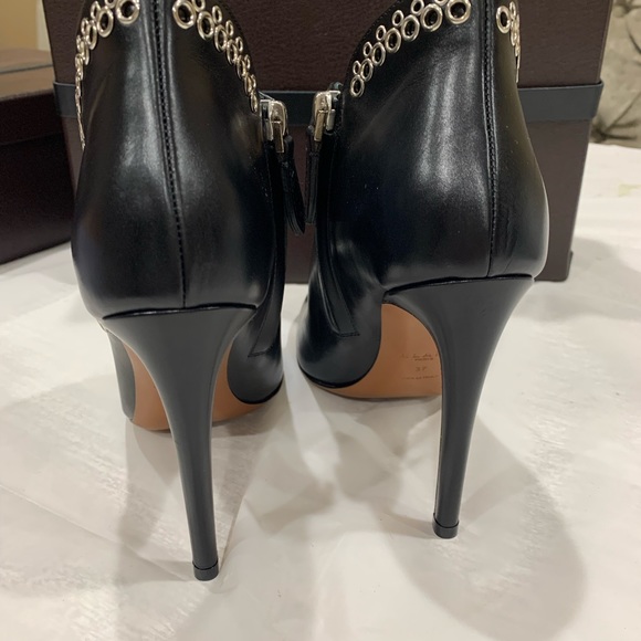 Alaia eyelets leather booties - Picture 10 of 10
